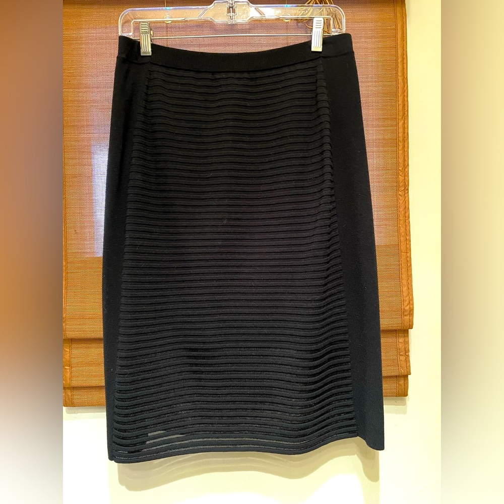 Lafayette 148 New York black pencil skirt. Stretchy and soft, very elegant. 🖤